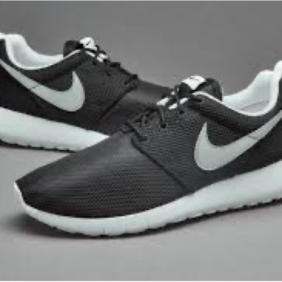 BN Youth Unisex Nike Roshe One - Picture 3 of 3